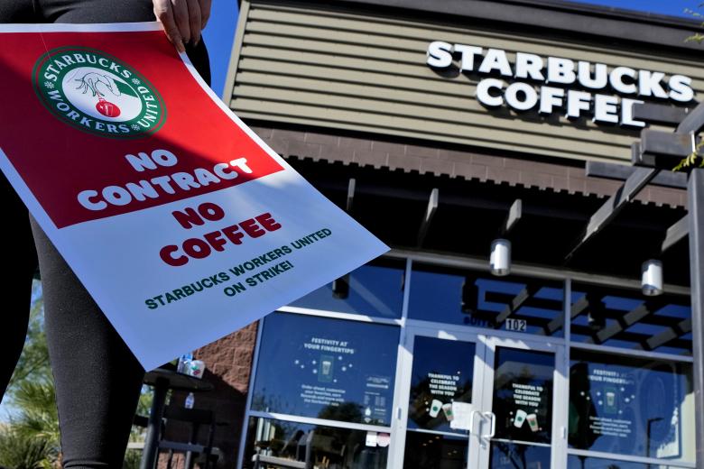 Starbucks: Ξεκίνησε η πρώτη πολυήμερη απεργία σε καταστήματα της ...