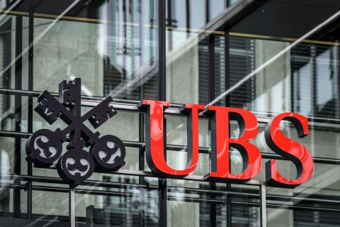 UBS: Μείωση των επιτοκίων κατά 150-200 μ.β. από τις κεντρικές τράπεζες έως τέλος του 2025