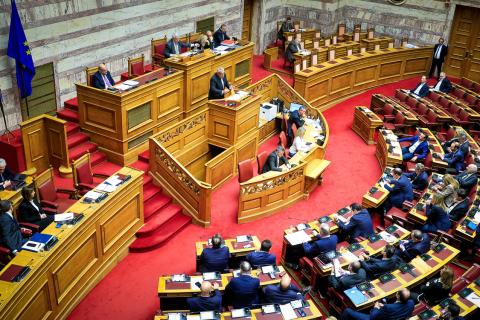 Βουλή: Σφοδρή πολιτική σύγκρουση κυβέρνησης - αντιπολίτευσης για Τέμπη και πρόταση δυσπιστίας